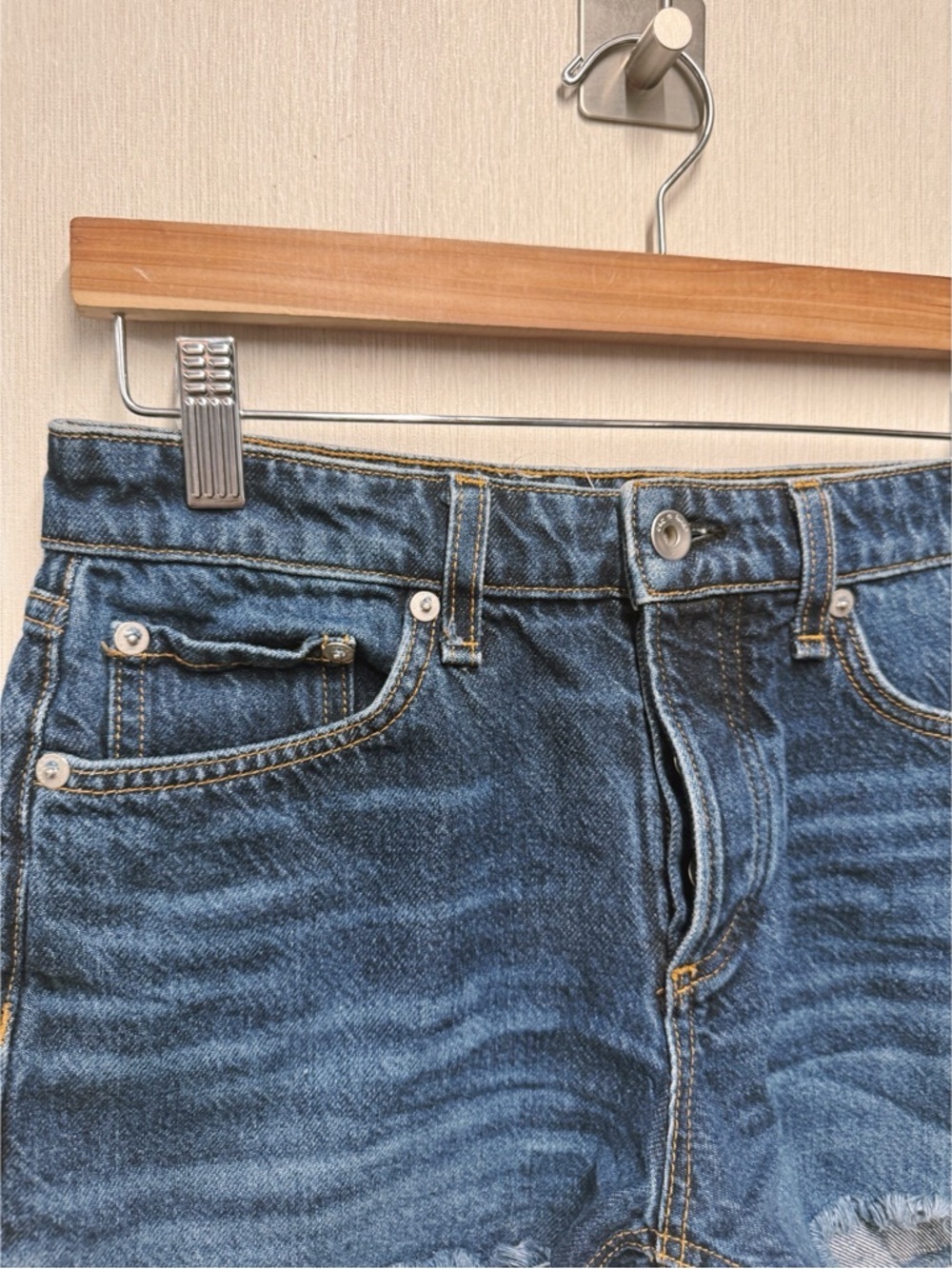 RAG & BONE Dre Low-Rise Denim Shorts, Size 25 - Picture 4 of 10